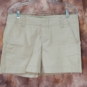 GAP shorts favorite chino mid length khaki light tan cotton 8
